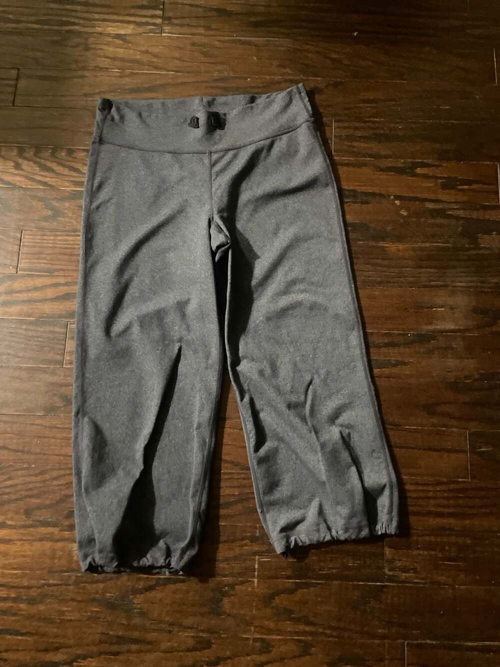 Lululemon Women's Heathered Gray Athletic Cropped Pants with Back Zipper Pocket